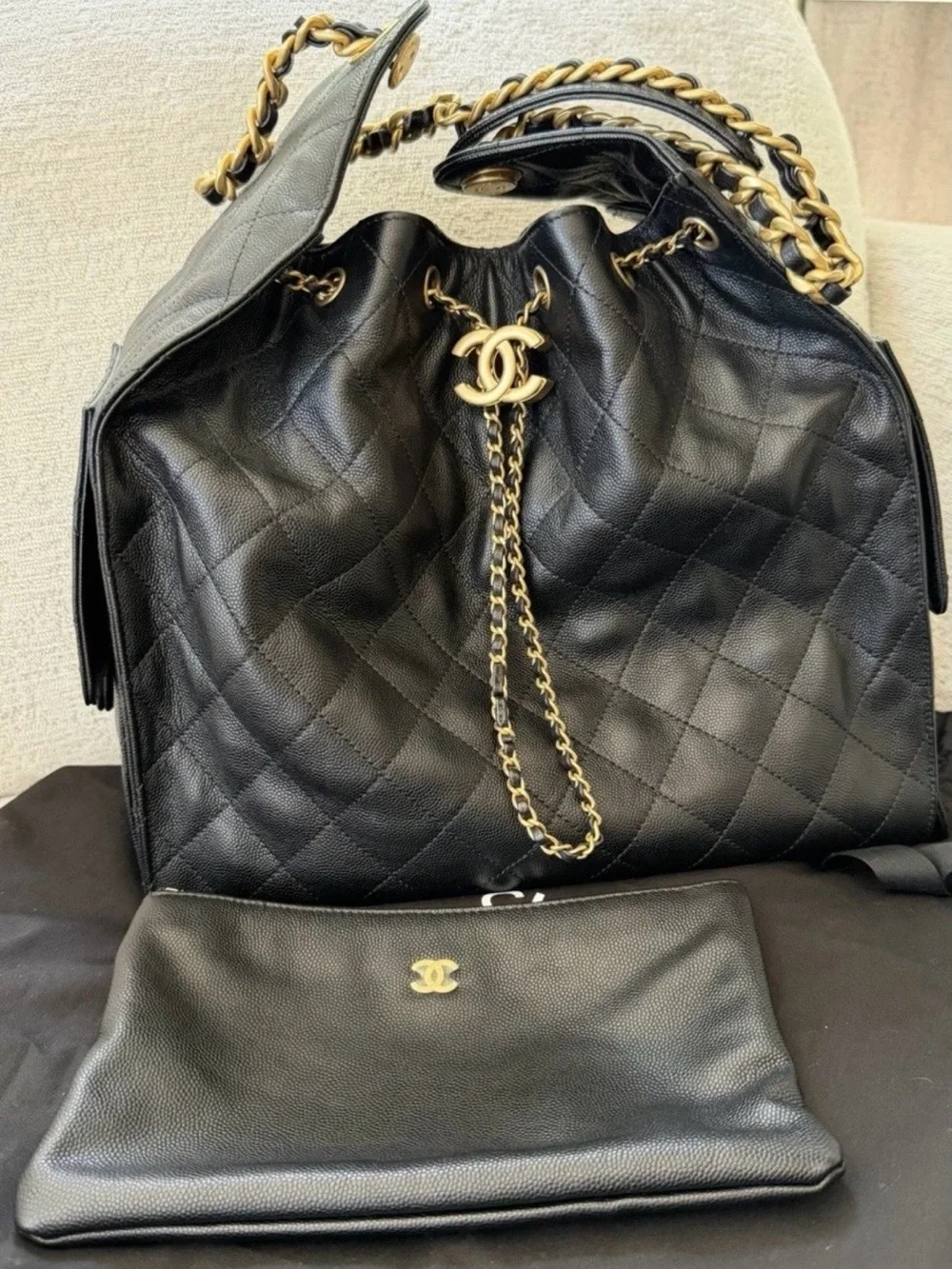 CHANEL Black Quilted Leather Drawstring Shoulder Bag with Gold Chain C25